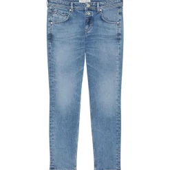 Jeans Model Theda boyfriend