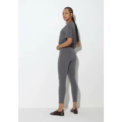 Leggings Embraced