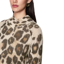 Leo-Print Pullover