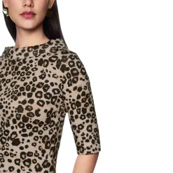 Trendiges t-shirt mit leo-print